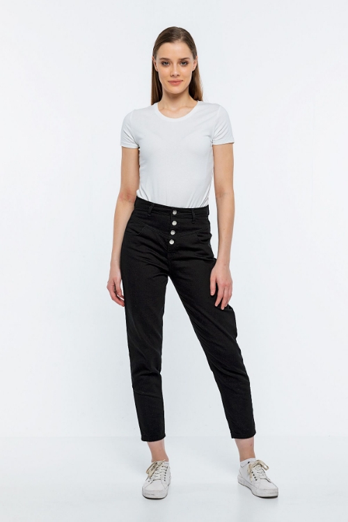 Picture of Woman Black Gabardine mom Cut three Buttoned Trousers