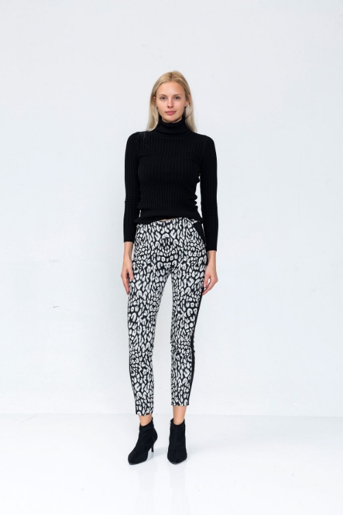 Picture of Woman Black - White Jacquard Trousers