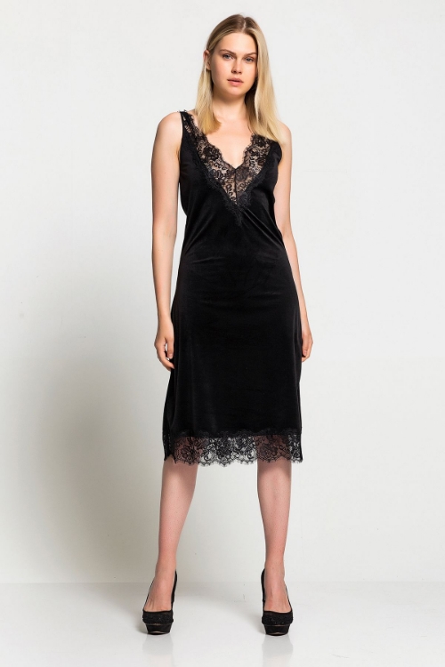 Picture of Woman Black Lace Detailed Velvet Dress
