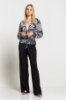 Kadın Siyah Uzun Kollu Desenli V Yaka Bluz resmi