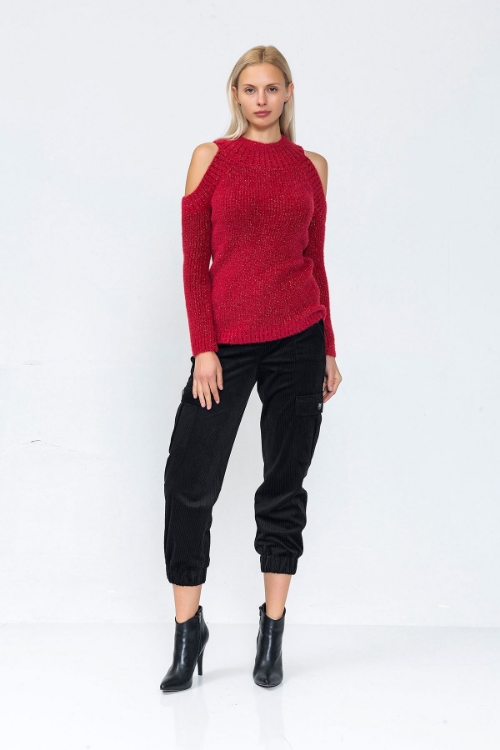 Picture of Woman Red shoulders Light Pullover
