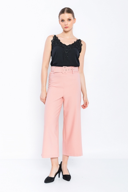 Picture of Woman Powder Comfortable Cut Belted Capri Trousers